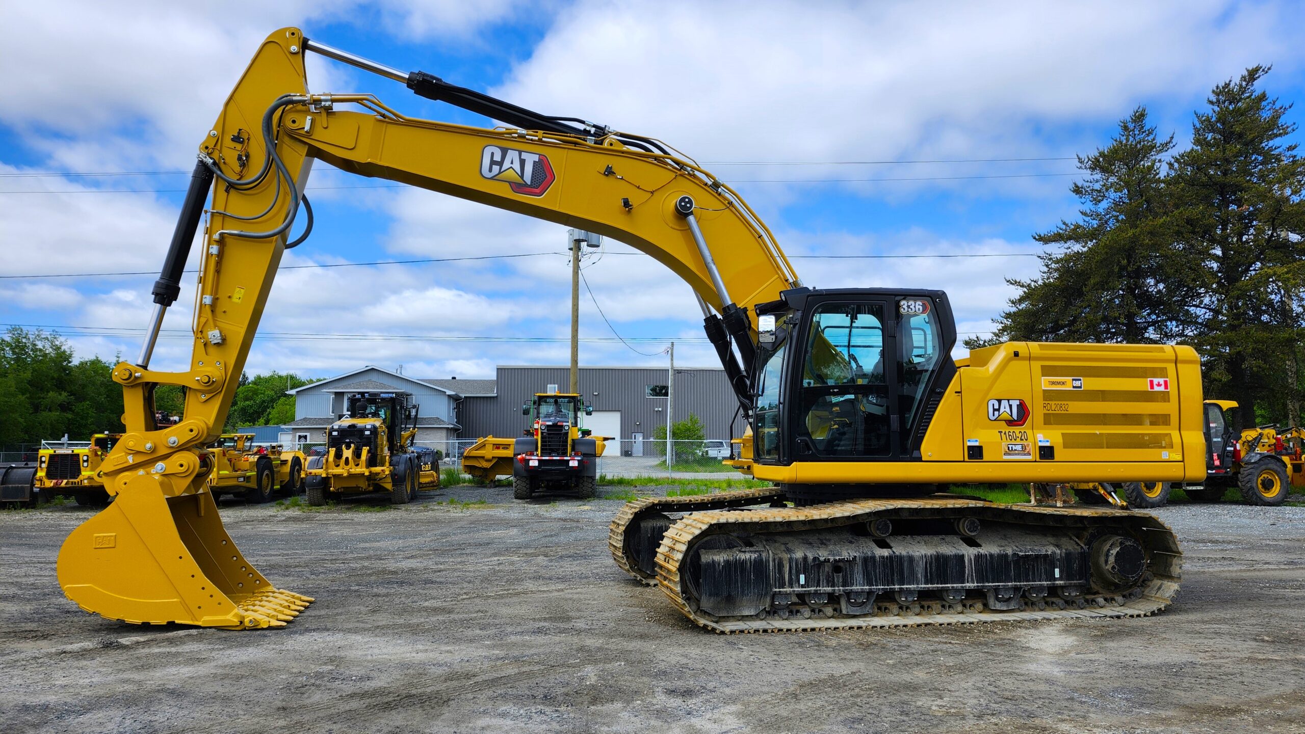 بیل مکانیکی سنگین مدل CAT 336 در عملیات خاک‌برداری