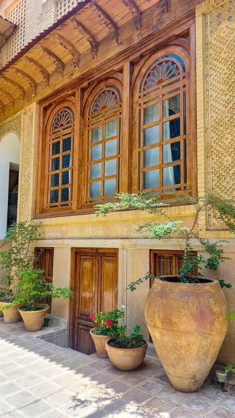 نمونه‌ای از طراحی داخلی با ترکیب عناصر مدرن و سنتی ایرانی