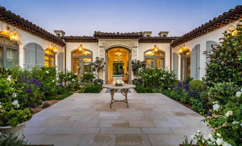طراحی حیاط مرکزی ساختمان؛ الگوهای معماری سنتی و مدرن Courtyard Design
