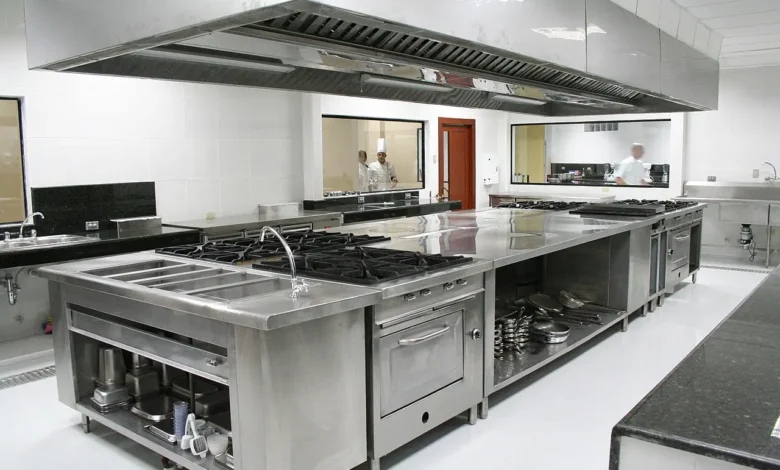 طراحی آشپزخانه صنعتی؛ استانداردهای فضاهای پخت حرفه‌ای Commercial Kitchen Design